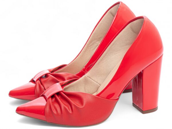 Sapato Scarpin Salto Alto Verniz Vermelho Tiras em Laço Confortável Elegante - Imagem 3