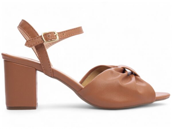 Sandália Feminina Salto Cor Caramelo com Detalhes de Ajuste - Imagem 5