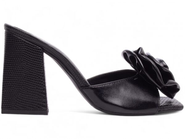 Sandália Tamanco Feminino Salto Cor Preto com Detalhes Flor - Imagem 5