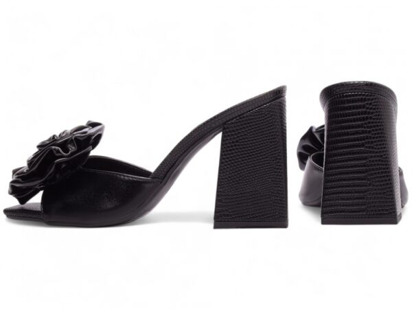 Sandália Tamanco Feminino Salto Cor Preto com Detalhes Flor - Imagem 2