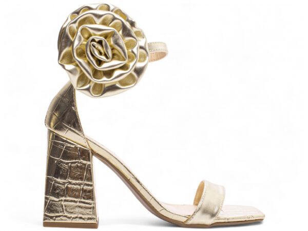 Sandália Feminina Salto Cor Dourada Detalhe em Flor Ajuste - Imagem 7