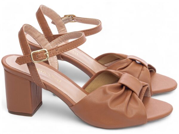 Sandália Feminina Salto Cor Caramelo com Detalhes de Ajuste - Imagem 4