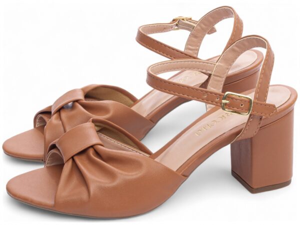 Sandália Feminina Salto Cor Caramelo com Detalhes de Ajuste - Imagem 3