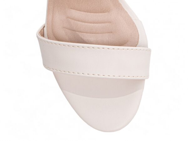 Sandália Feminina Salto Cor  Off White Com Ajuste - Imagem 6