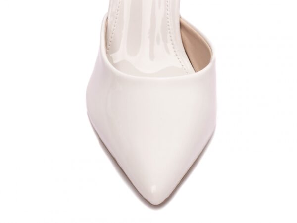 Sapato Scarpin Salto Alto Saia e Blusa Verniz Branco  Fivela de Ajuste - Imagem 3